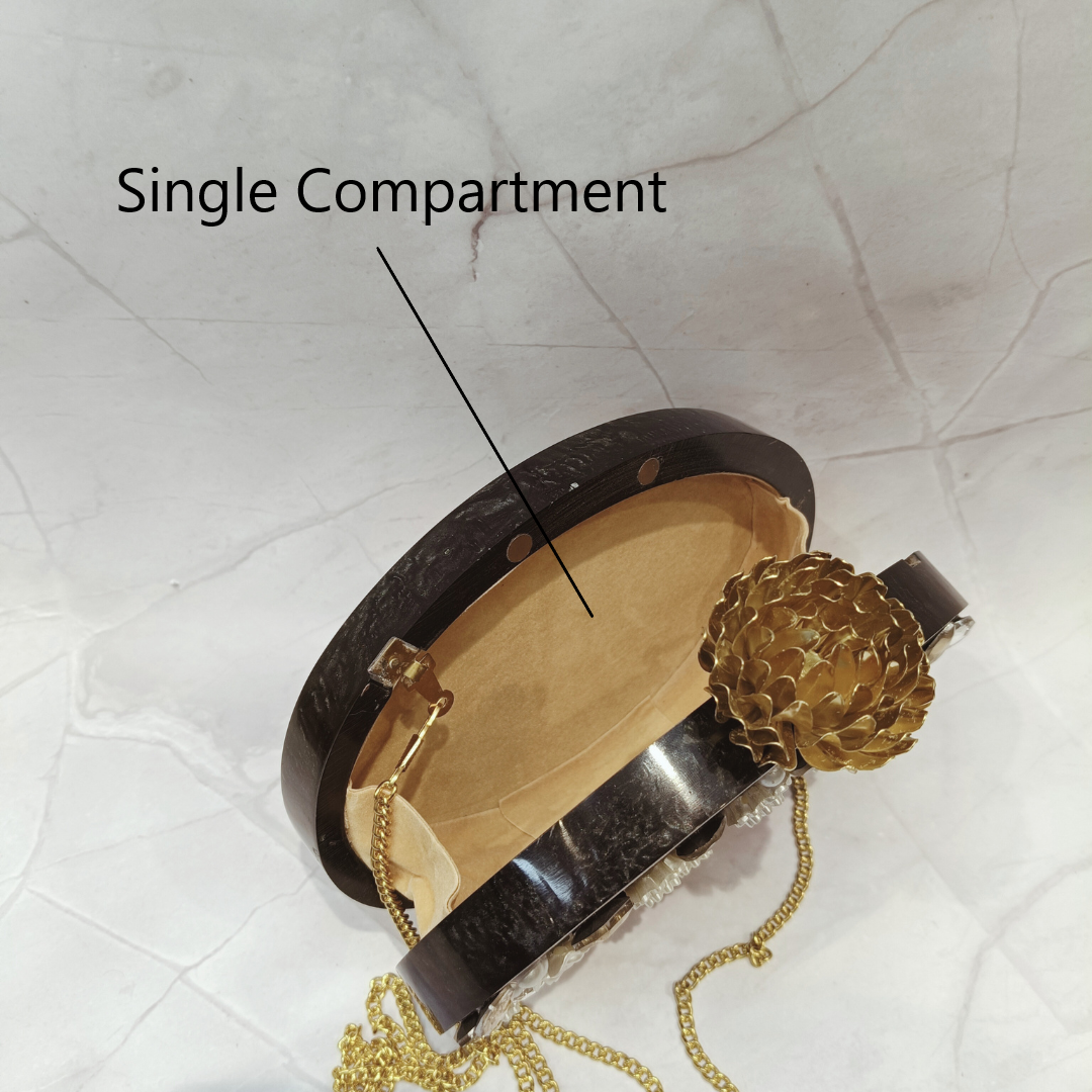 Black Allure Éclat Clutch